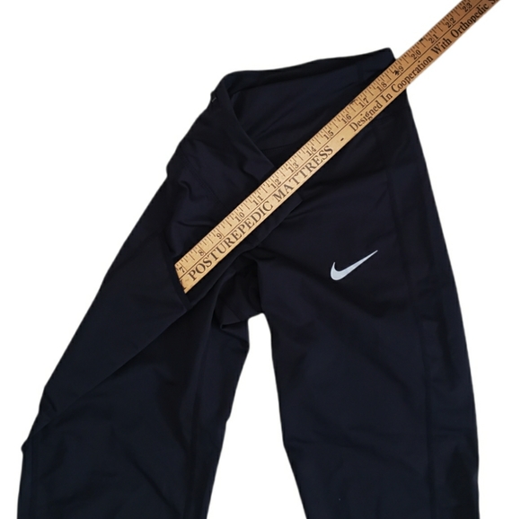 Nike Air Swoosh Leggings W/ Pocket Tights Black Zipper back pocket Size Medium - Picture 4 of 11